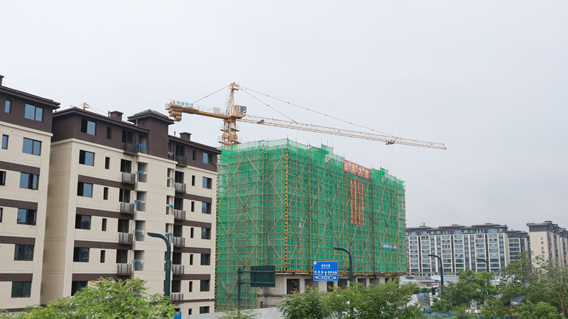 四川華都&middot;云境悅府項目主體全部結(jié)頂